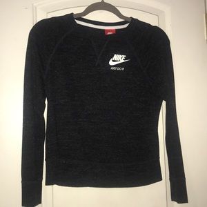 A black nike sweatshirt.